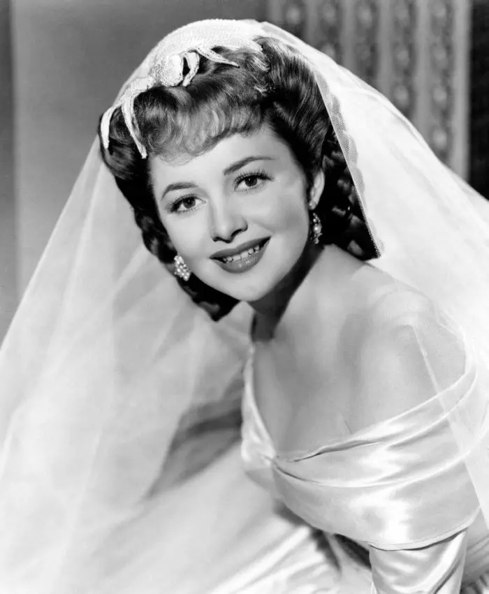 La 103 ani, Olivia de Havilland, unica supraviețuitoare din "Pe aripile vântului" merge cu bicicleta!