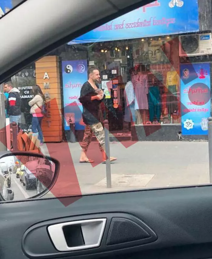 Ultima fotografie de tip paparazzi cu Răzvan Ciobanu. Designerul se plimba pe Calea Victoriei