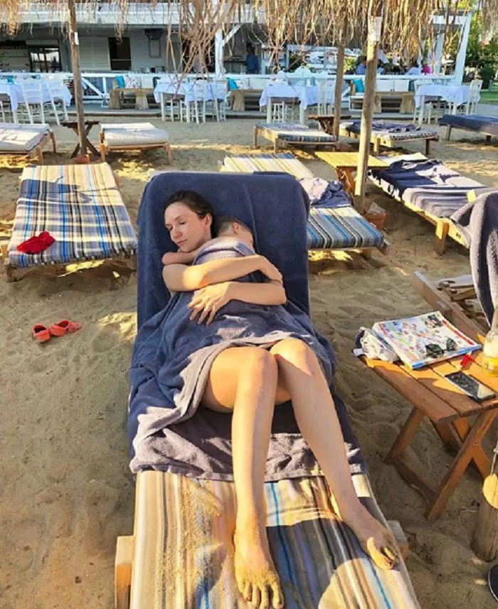 Adela Popescu a plecat în Grecia alaturi de Radu Valcan si baietelul lor