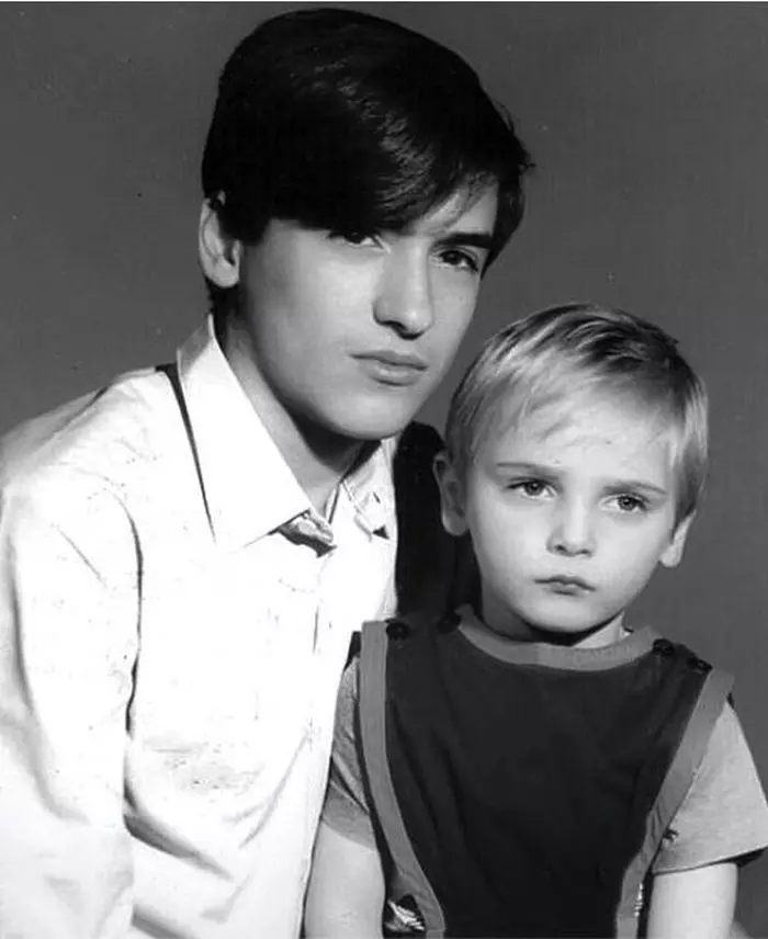 Radu Vâlcan și fratele său în copilărie