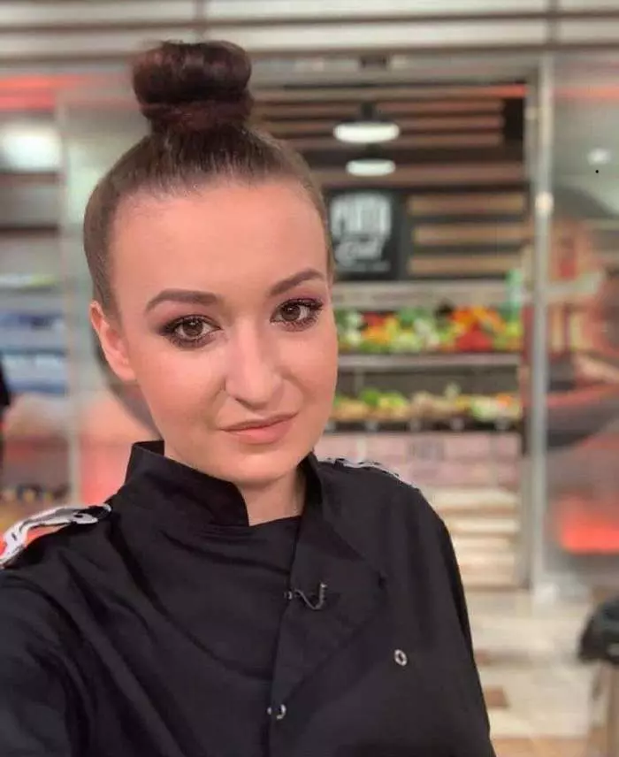 roxana chefi la cutite