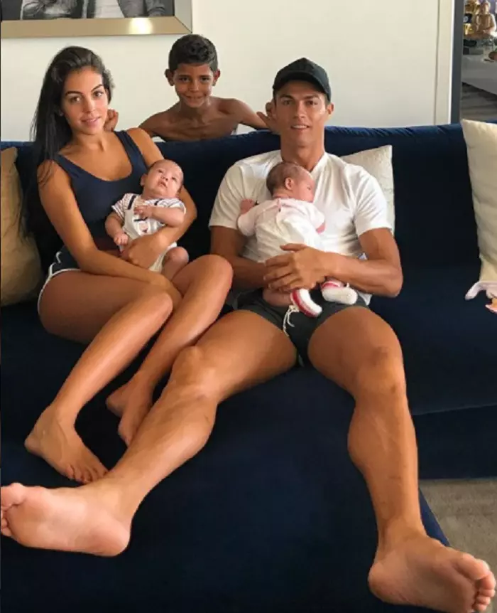 Cristiano Ronaldo alaturi de copiii sai