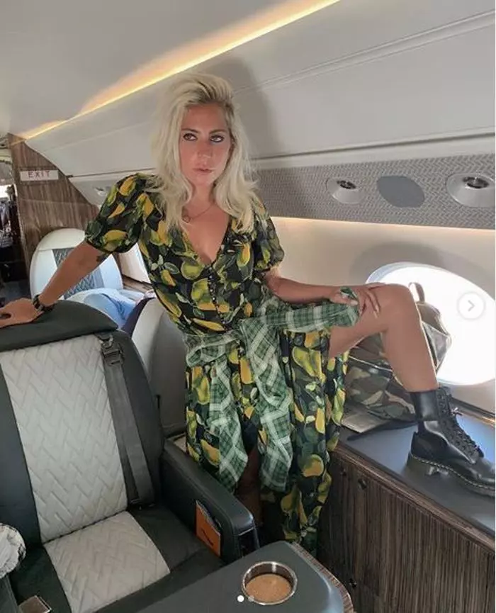 Imaginile cu Lady Gaga neepilată