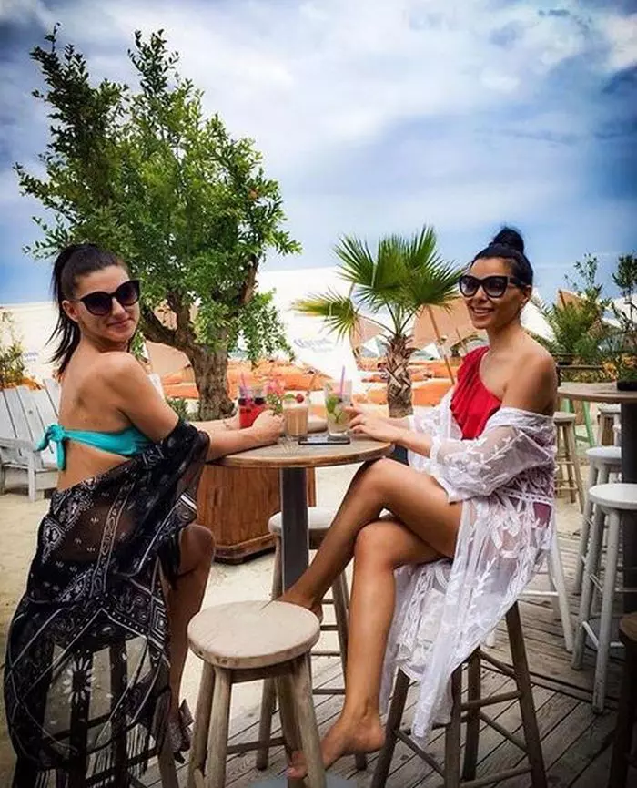 Corina Caragea și sora ei petrec mult timp împreună