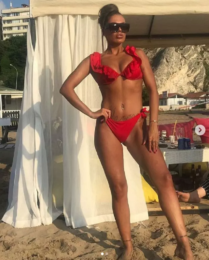 Roxana de la Puterea Dragostei a pozat în costum de baie