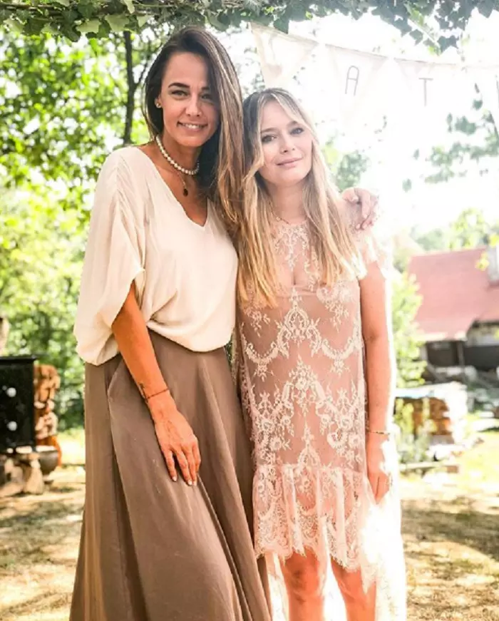 Laura Cosoi şi-a botezat fetiţa în Maramureş