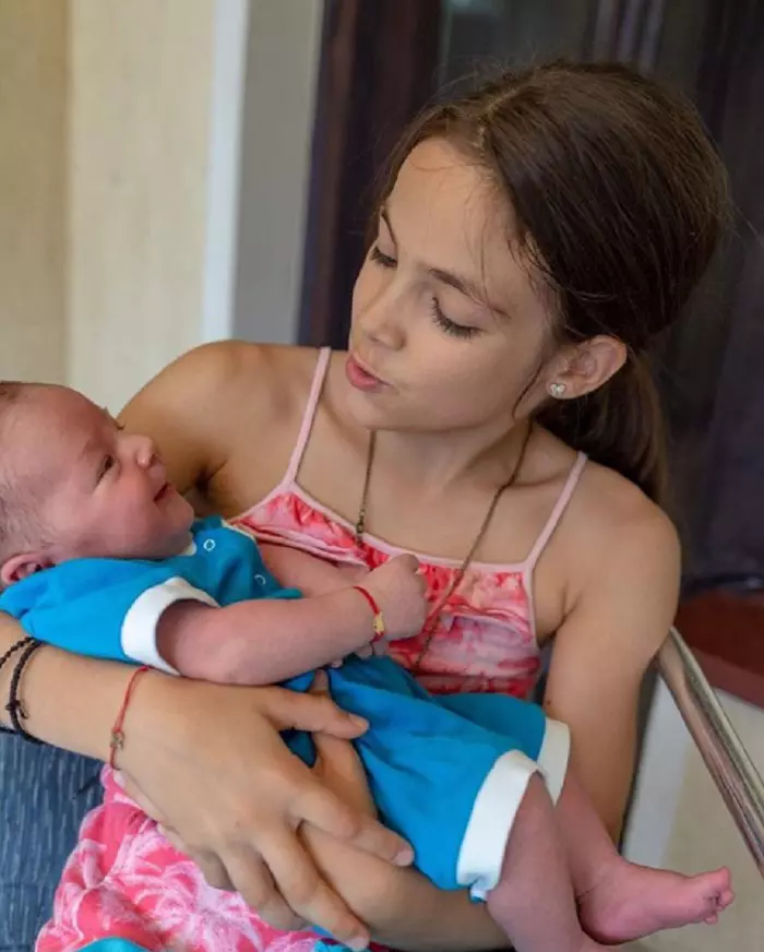 Roxana Ciuhulescu şi-a pozat copiii împreună