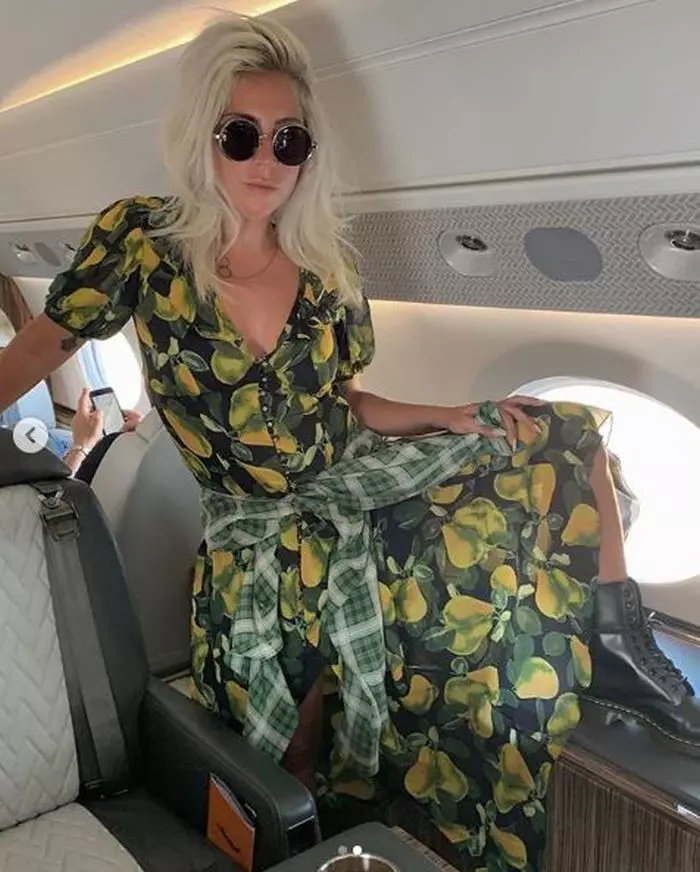 Imaginile cu Lady Gaga neepilată