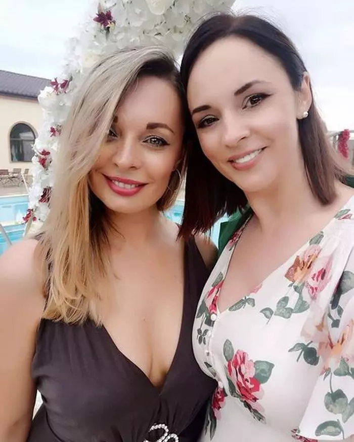 Andreea Marin și sora ei, Cristina