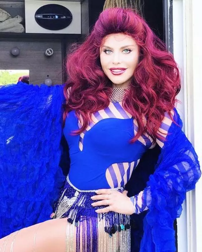 Loredana Groza s-a făcut roșcată