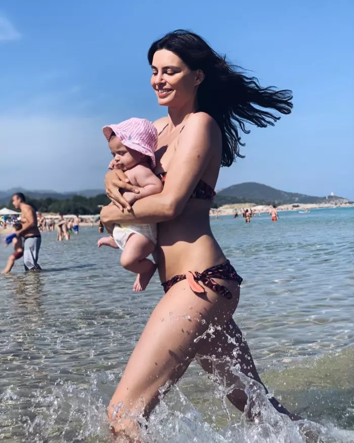 Catrinel Menghia 4