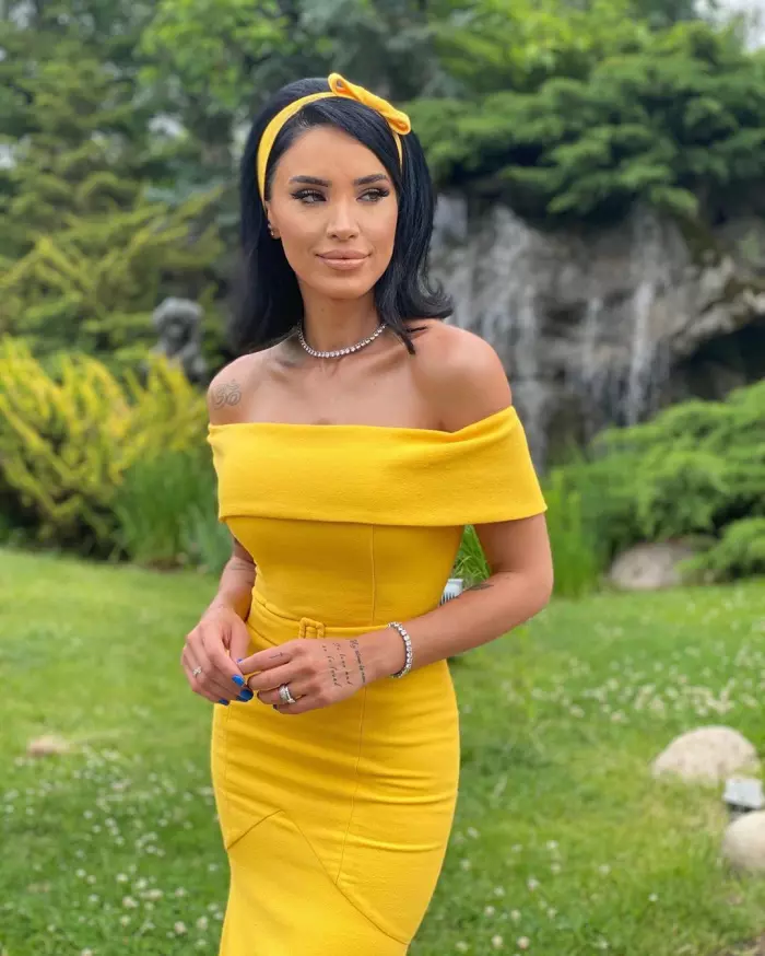 Adelina Pestrițu și-a schimbat radical look-ul. Din nou, fosta prezentatoare de televiziune dă dovadă de mult curaj și ia prin surprindere pe toată lumea.