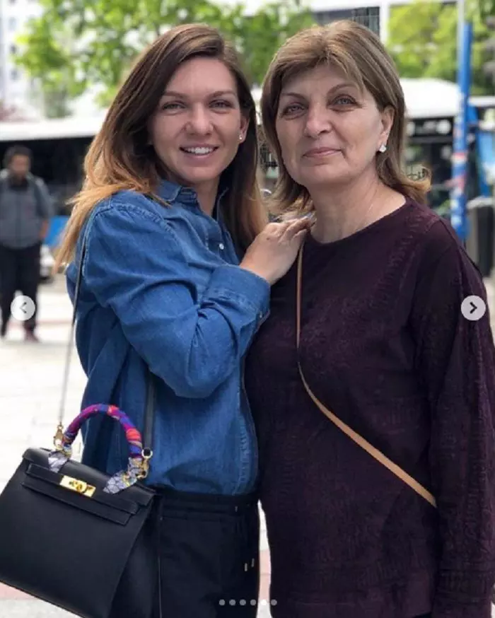 Simona Halep și mama ei. Campioana poartă în poză geanta Hermes - Kelly