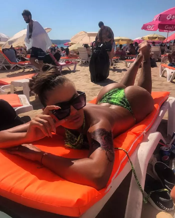 Roxana de la Puterea Dragostei a pozat în costum de baie