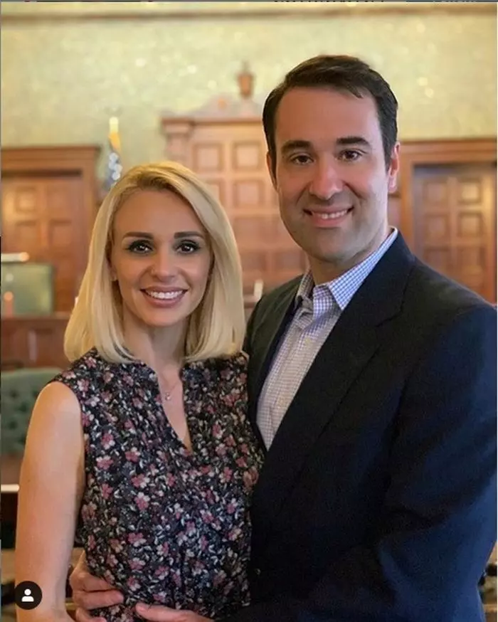 Primele imagini de la Starea civilă.