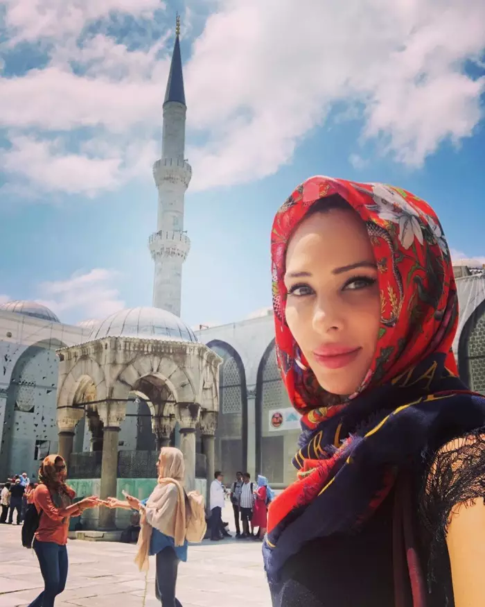 Iulia Vantur 3