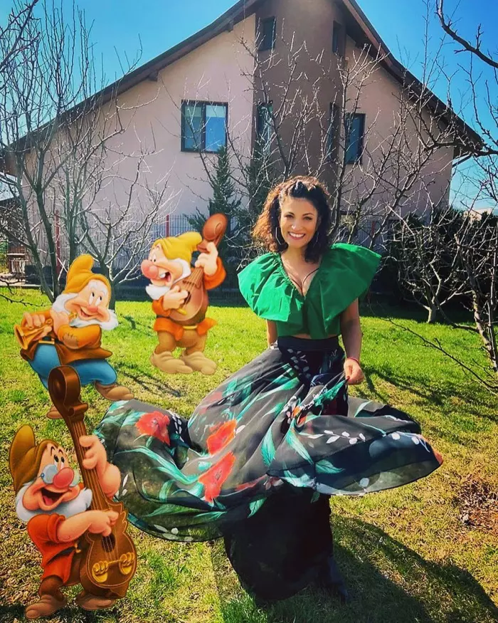 Ioana Ginghină trăiește momente frumoase și emoționante. După un divorț dureros, actrița a reușit să-și continue viața și trăieșe o nouă poveste de dragoste.