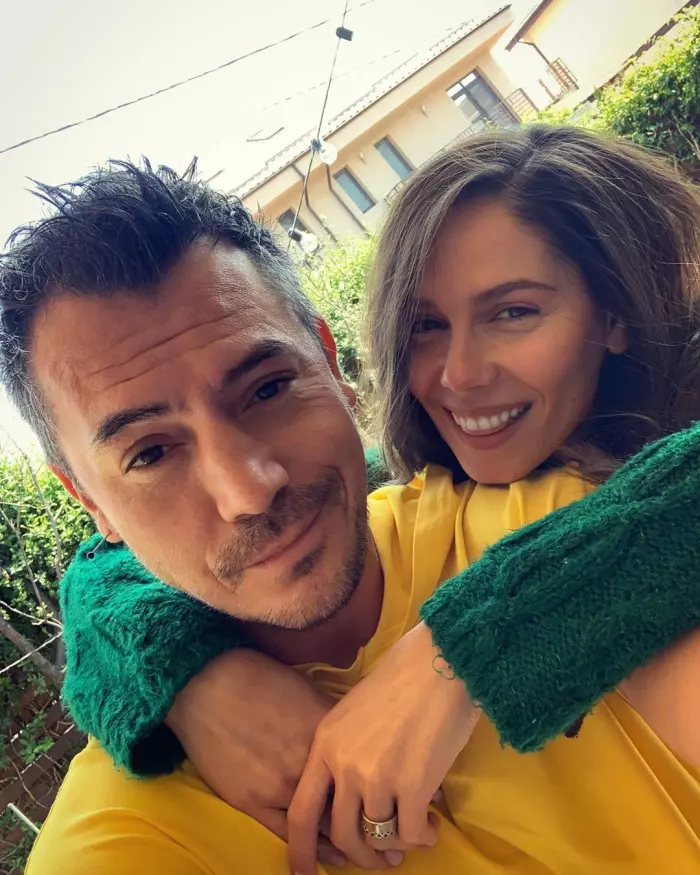 Răzvan și Irina Fodor sunt căsătoriți de peste 10 ani și împreună au o fetiță, cei doi formând unul dintre cele mai longevive și carismatice cupluri din showbizz-ul autohton.