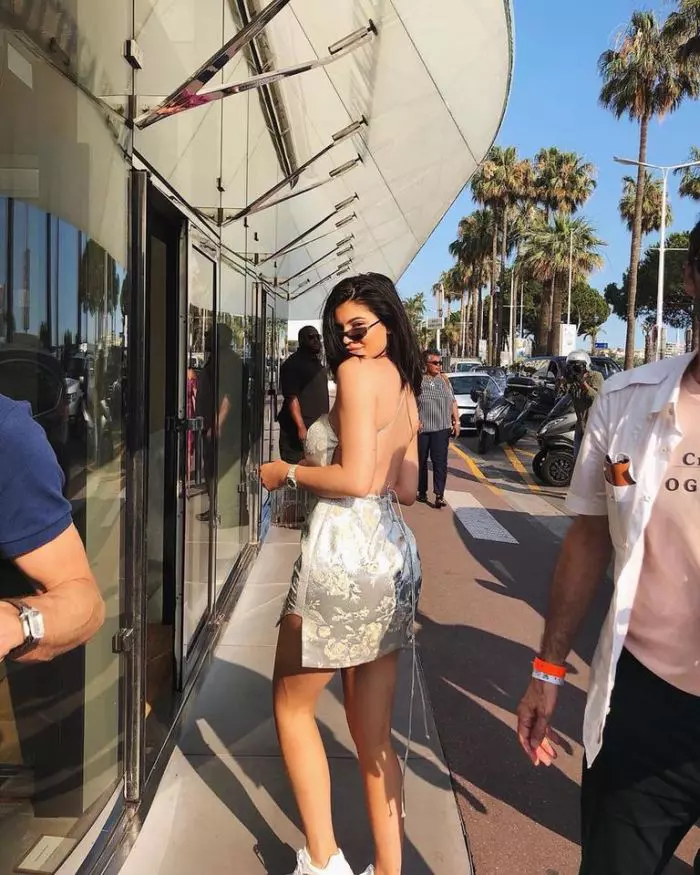 Kylie Jenner a pozat nemachiată