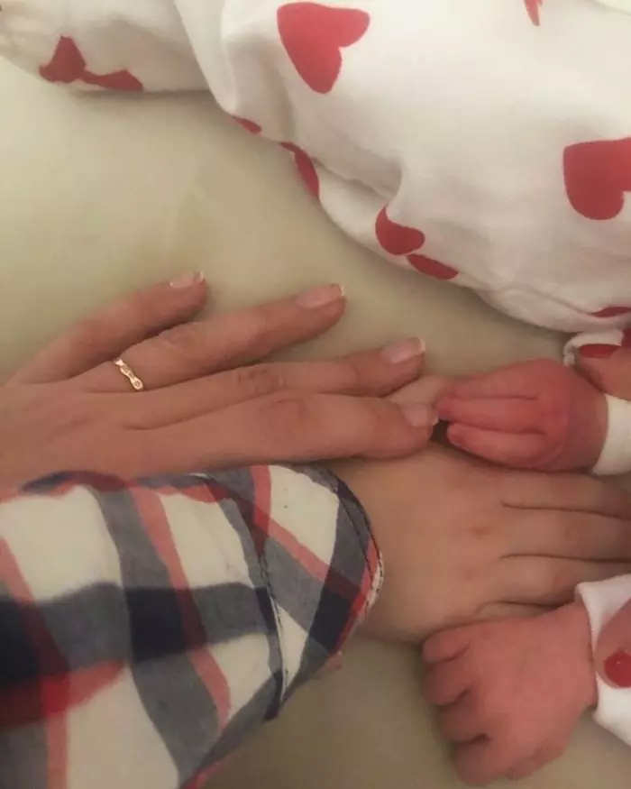 Prima imagine cu gemenele Valentinei Pelinel