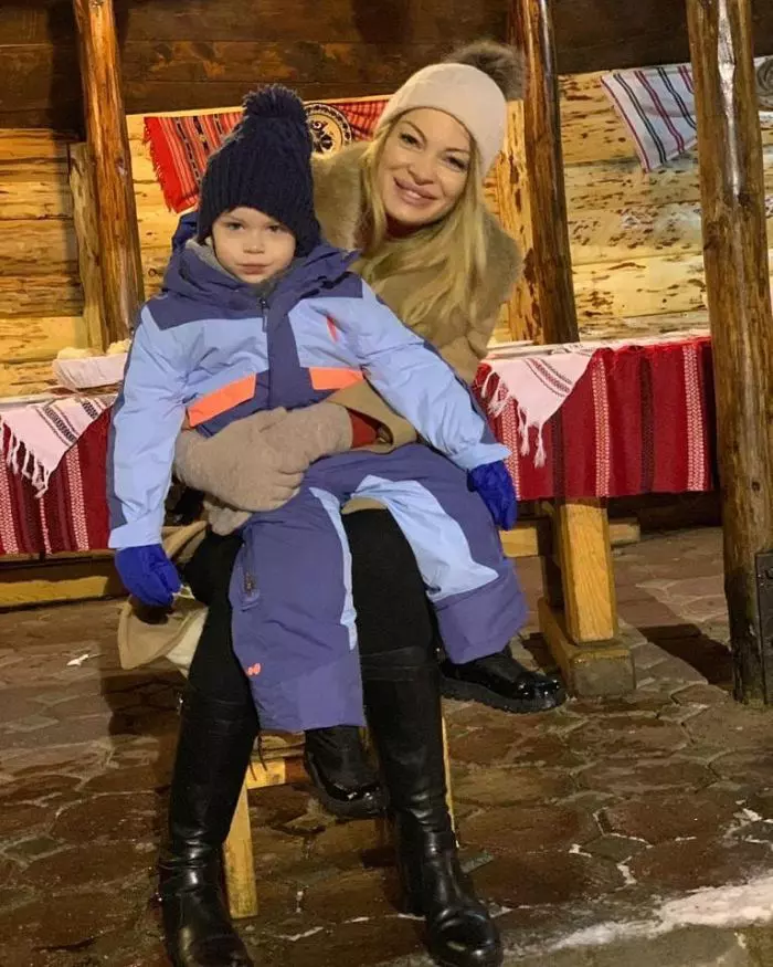 Valentina Pelinel a născut gemene in urma cu 2 săptamani