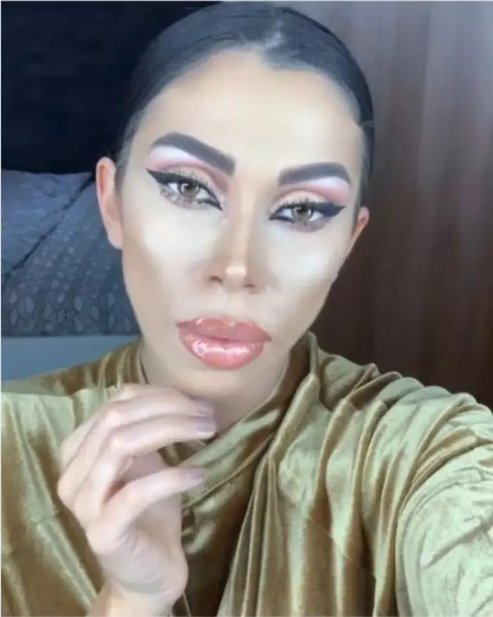 Raluca Pascu a făcut cursuri de make-up artist