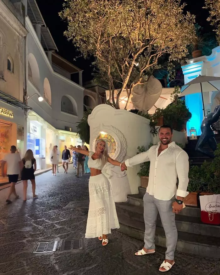 Bianca Drăgușanu și Alex Bodi, în luna de miere