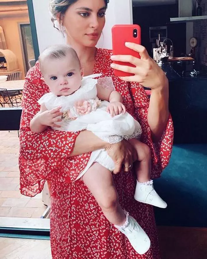 Catrinel Menghia și fetița ei, Caroline