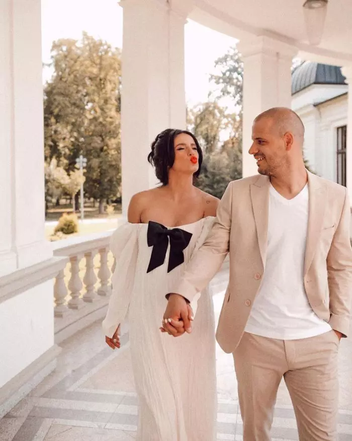 Ioana Grama și soțul ei la cununia civilă