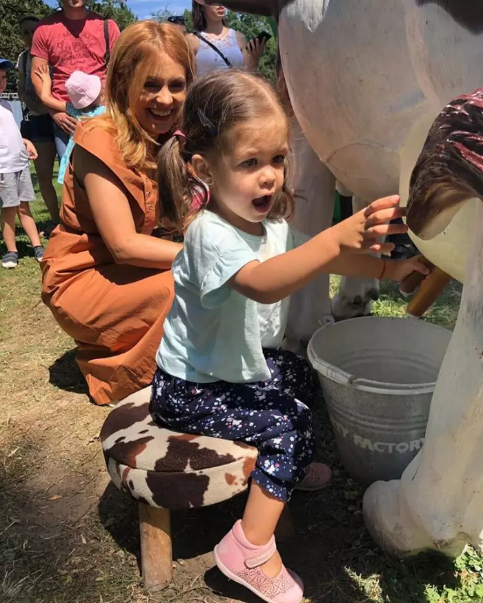 Simona Gherghe şi fiica ei, Ana Georgia