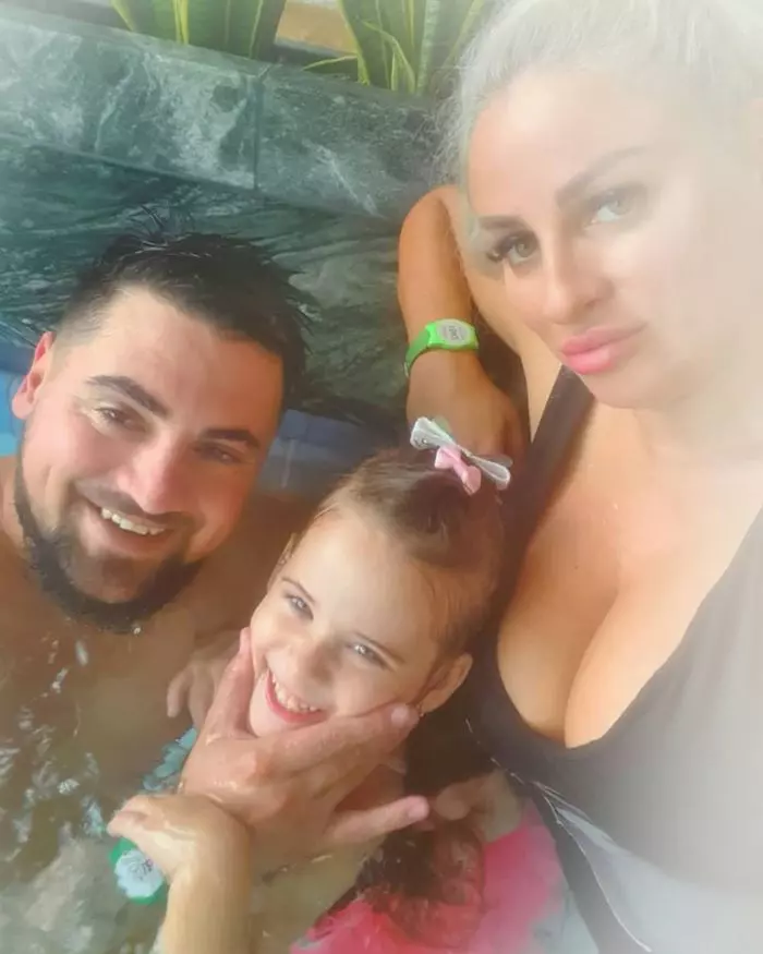 Sanziana-Buruiana-si-familia