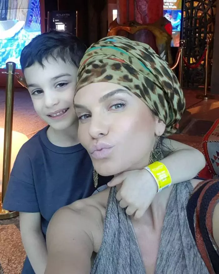 Anna-Lesko-și-băiețelul-ei-Adam-1