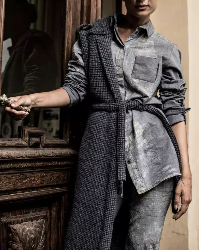 Tinuta absolvent UNArte DIANA PETROI