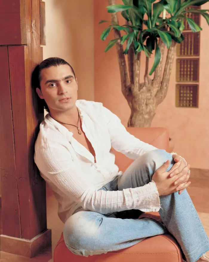 Pepe, la 24 de ani, în noua lui casă de burlac