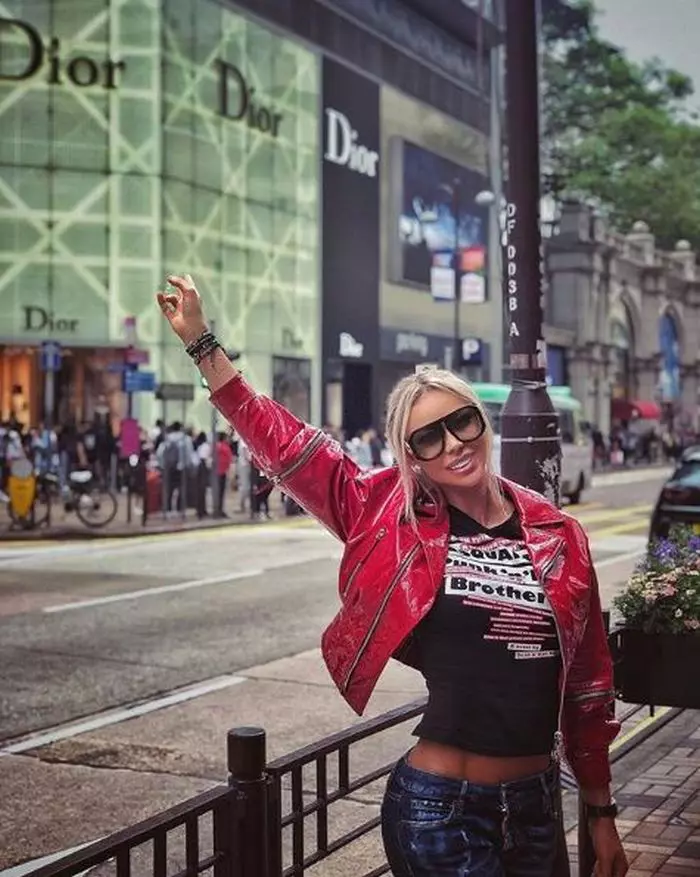 Bianca Drăgușanu în Hong Kong