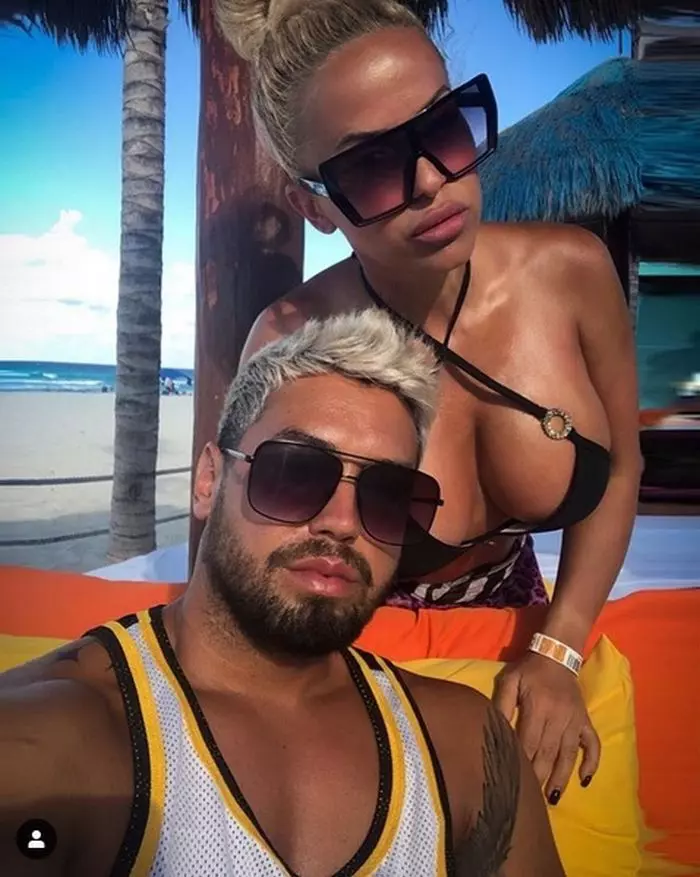 Anda Adam și soțul ei, în vacanță în Mexic.