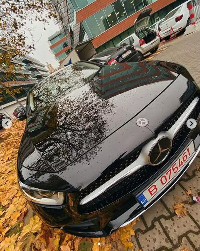 Selly și-a luat mașină