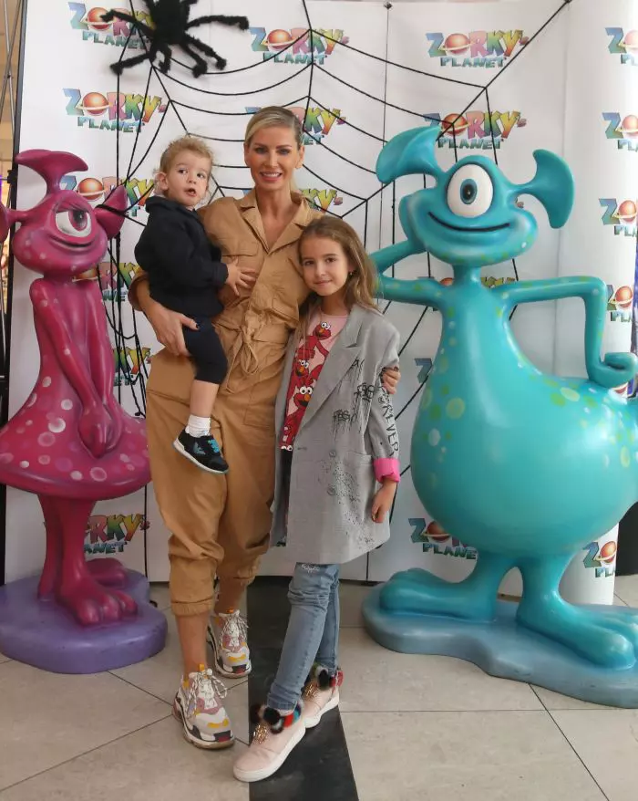 Andreea Bănică și copiii săi, Sofia și Noah