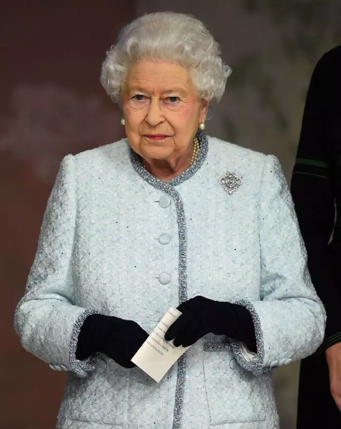 Regina Elisabeta la London Fashion Week