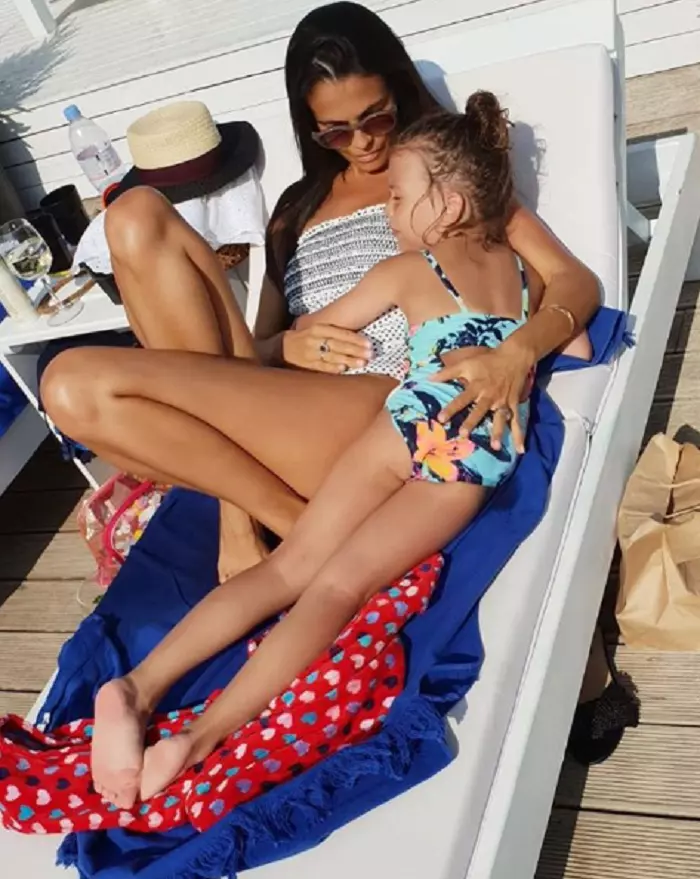 Anca Serea în vacanţă cu copiii la mare