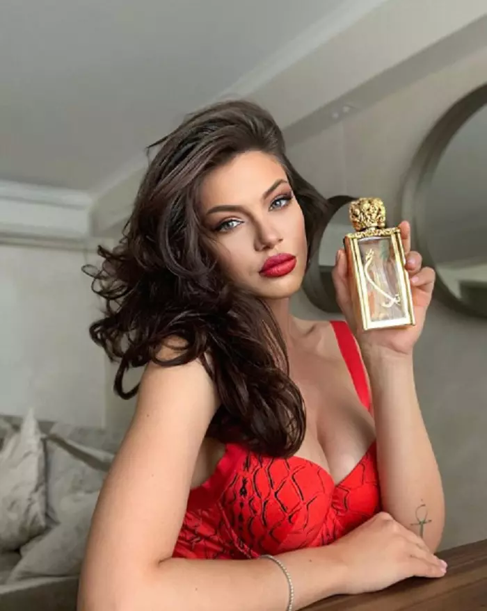 Cristina Ich a nascut 1