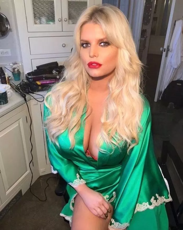 Jessica Simpson - femeia fatală