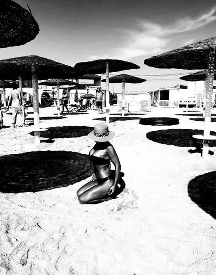 Bianca Rus, în costum de baie