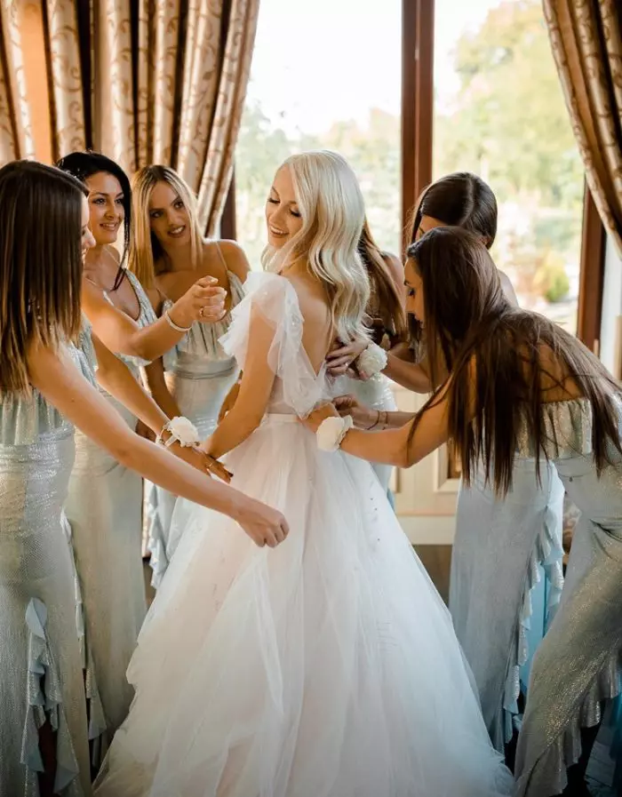 Andreea Bălan și domnișoarele de onoare