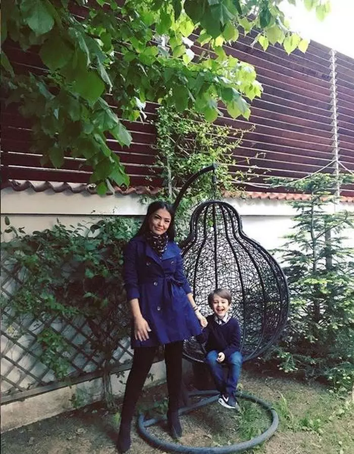 Andreea Mantea și fiul ei, David