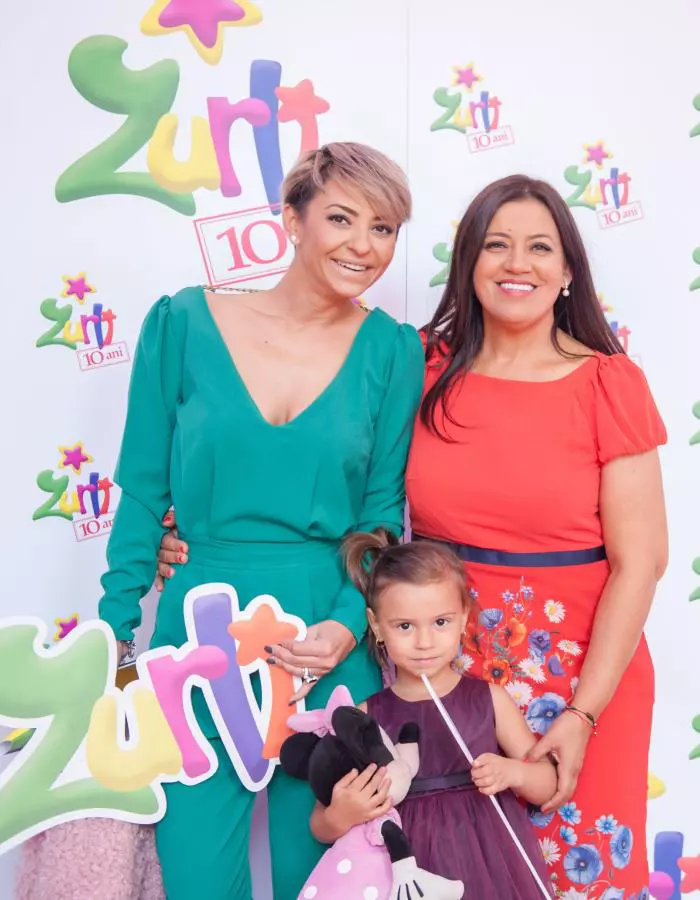 Giulia, Antonia si Mirela Retegan