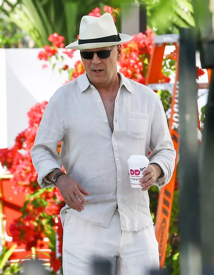 Bruce Willis (61) cântă la muzicuță