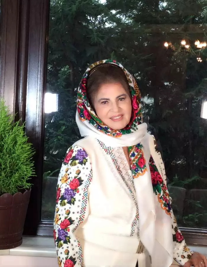 irina logihin artista