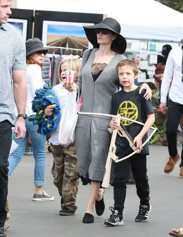 Angelina Jolie şi copiii săi