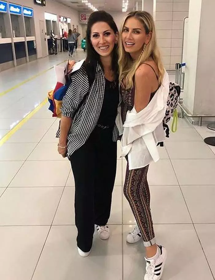 Andreea Bănică și sora ei